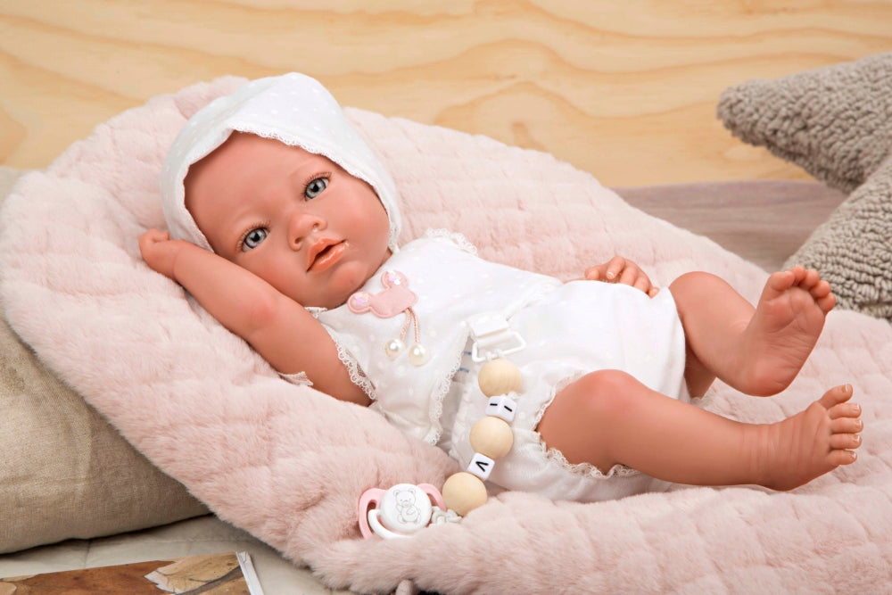 Reborn lėlytė baltais rūbeliais, mergaitė, 38 cm – Pupuliuk.lt
