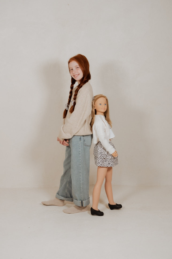 Arias lėlė Carole su baltu švarkeliu, 105 cm – Pupuliuk.lt